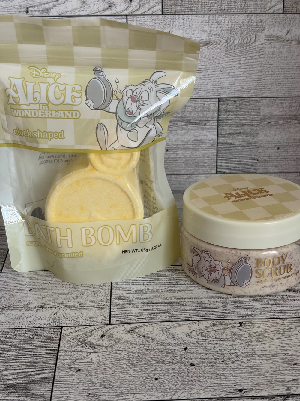 Disney Alice in Wonderland Yellow Bath Bomb & Body Scrub Set